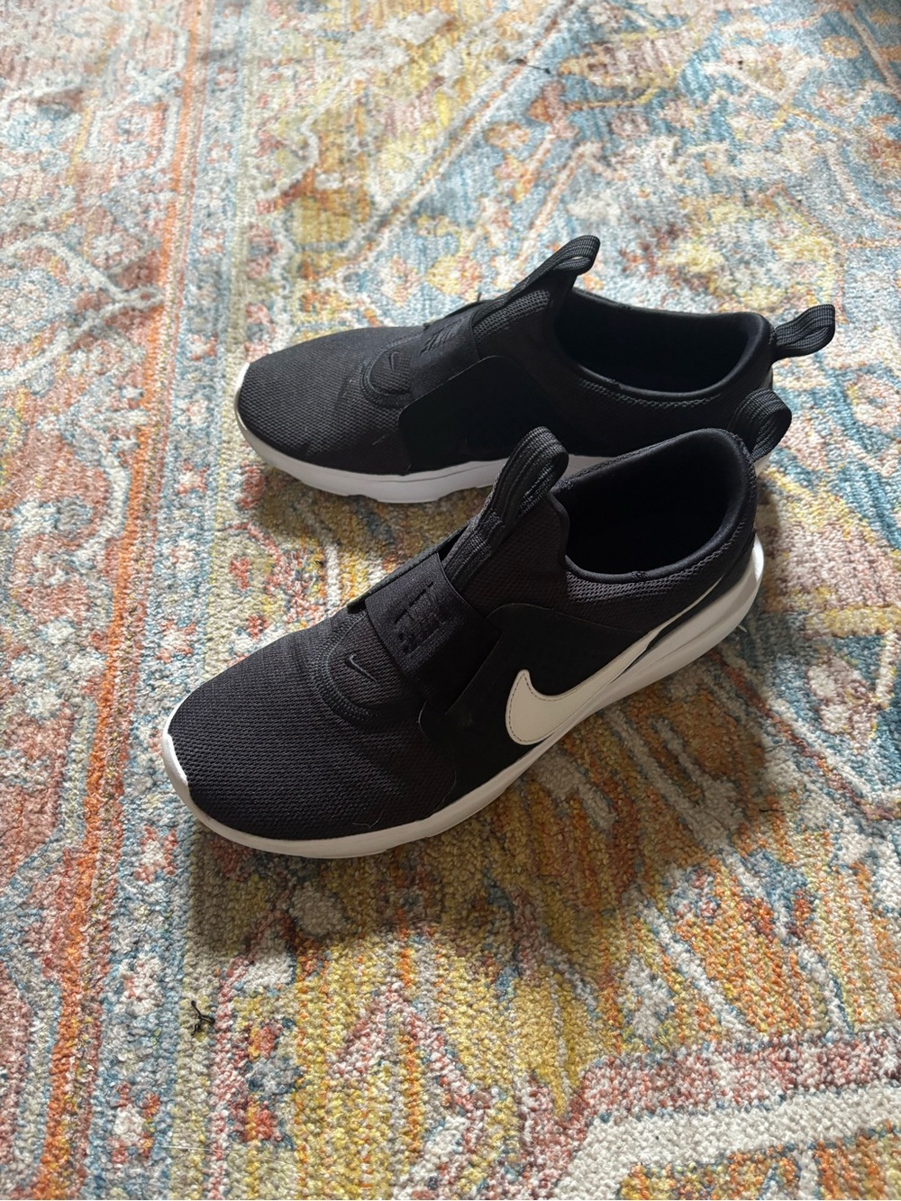 NIKE Black & White Slip-On Sneaker VG2 Women’s 10 Comfort Shoes Sneakers - Picture 11 of 11